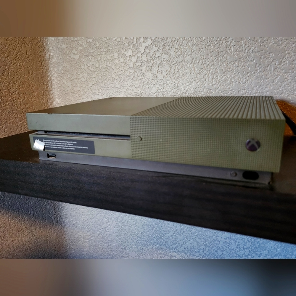 Xbox One S, 1 TB, 4K-HDR 1 CONTROLLER